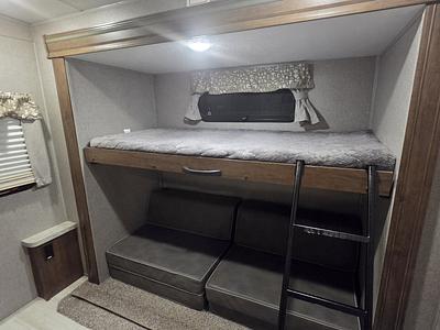 2020 Forest River Rockwood Ultra Lite 2910SB — photo 3
